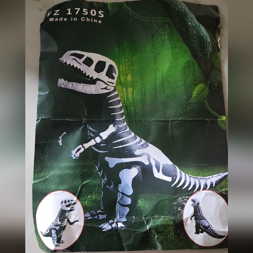 Kids Glow In The Dark Dinosaur Skeleton. Great Condition